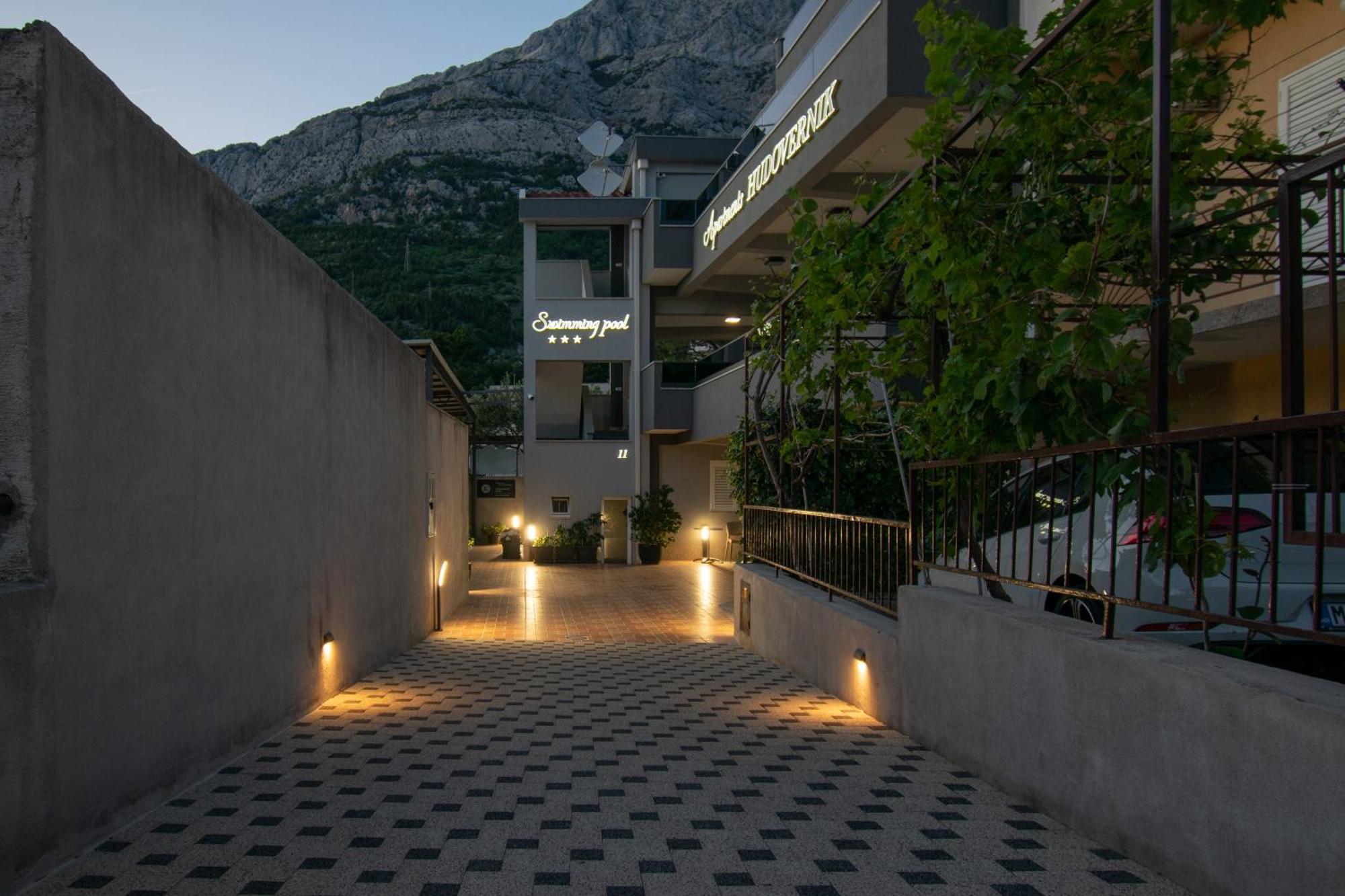 Apartments Hudovernik Baška Voda Εξωτερικό φωτογραφία