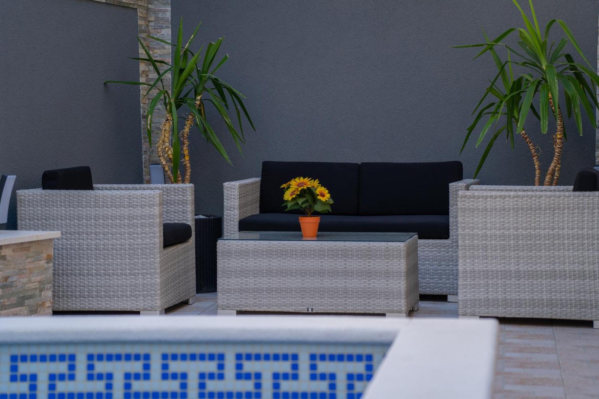 Apartments Hudovernik Baška Voda Εξωτερικό φωτογραφία
